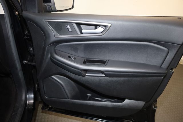 Thumbnail: 2016 Ford Edge - 36