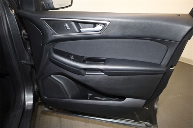 Thumbnail: 2015 Ford Edge - 29