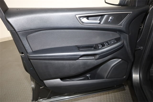 Thumbnail: 2015 Ford Edge - 27