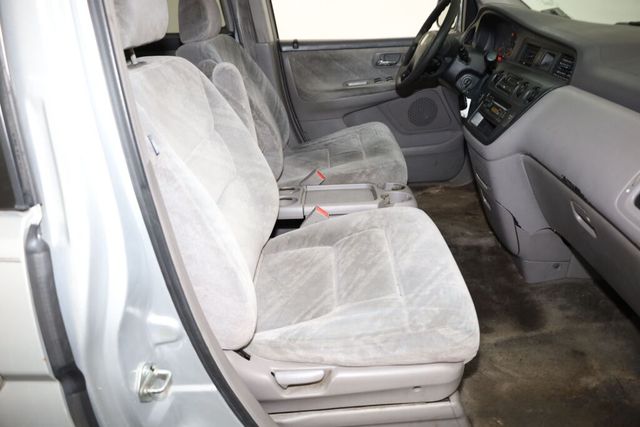 Thumbnail: 2004 Honda Odyssey - 30