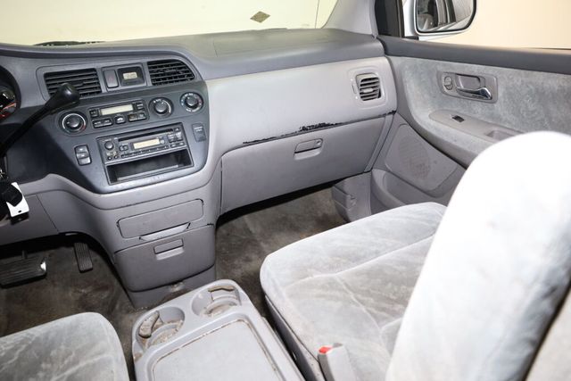 Thumbnail: 2004 Honda Odyssey - 26