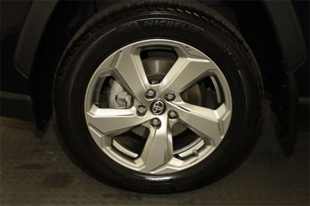 Thumbnail: 2019 Toyota RAV4 - 7