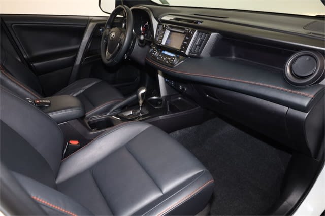 Thumbnail: 2018 Toyota RAV4 - 11