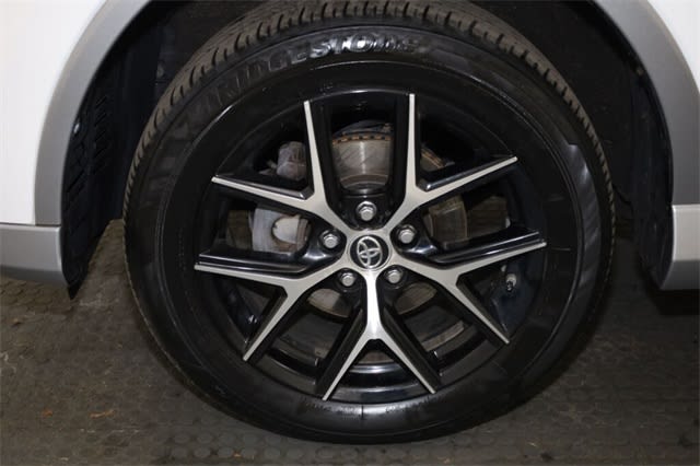 Thumbnail: 2018 Toyota RAV4 - 7