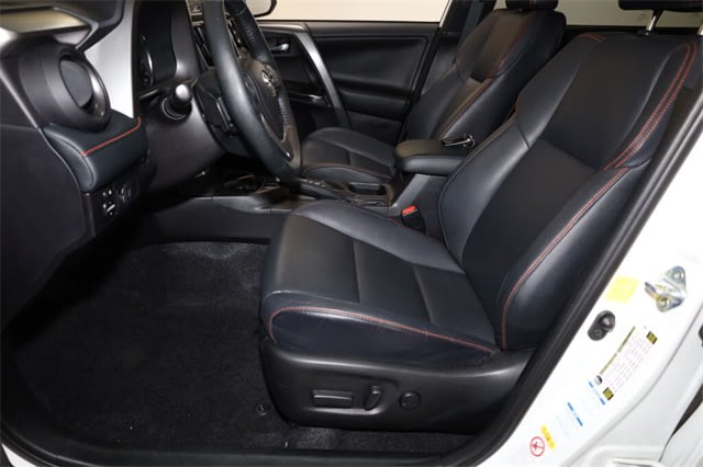 Thumbnail: 2018 Toyota RAV4 - 10