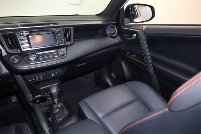 Thumbnail: 2018 Toyota RAV4 - 14