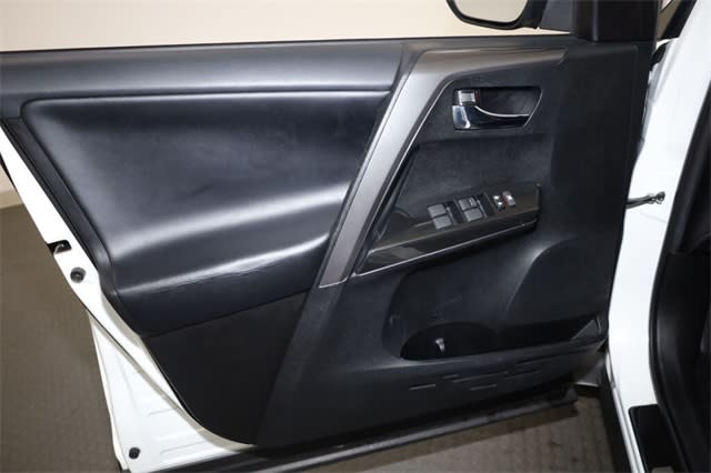 Thumbnail: 2018 Toyota RAV4 - 27