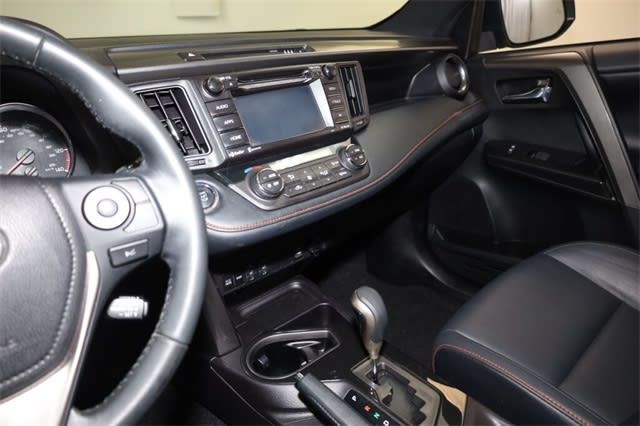 Thumbnail: 2018 Toyota RAV4 - 30