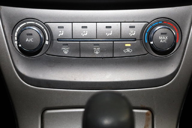 Thumbnail: 2014 Nissan Sentra - 32