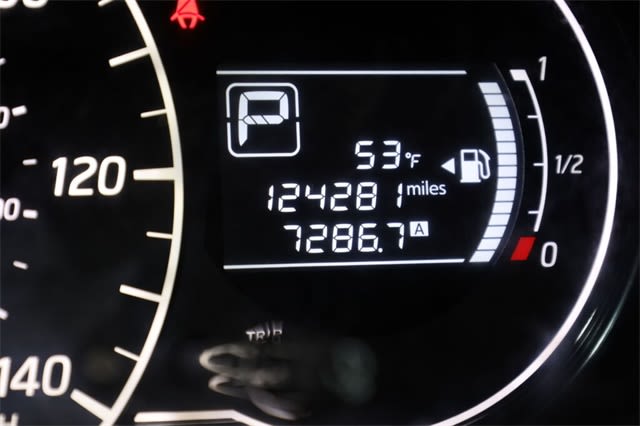 Thumbnail: 2015 Nissan Versa Note - 17