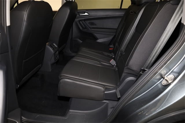 2018 Volkswagen Tiguan SE 12