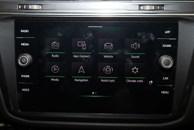 Thumbnail: 2022 Volkswagen Tiguan - 32