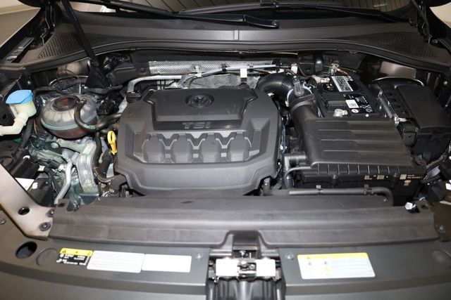 Thumbnail: 2022 Volkswagen Tiguan - 9