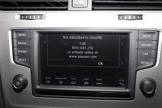 Thumbnail: 2016 Volkswagen Golf - 32