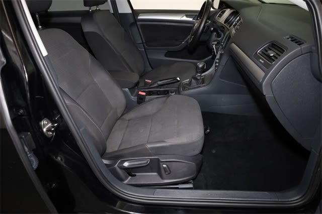 Thumbnail: 2016 Volkswagen Golf - 28