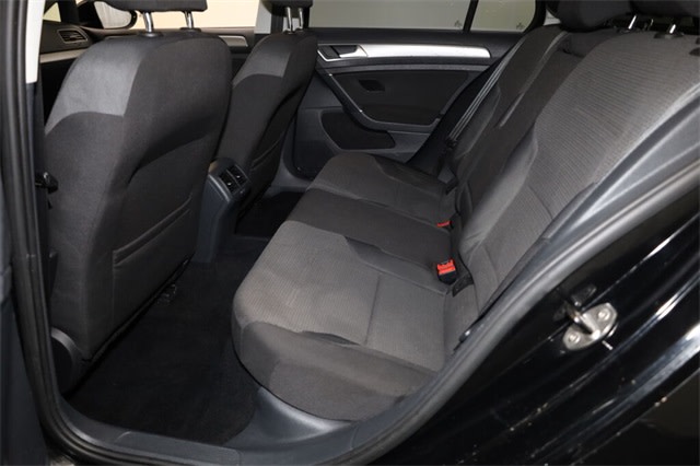 Thumbnail: 2016 Volkswagen Golf - 12