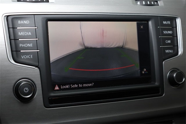 Thumbnail: 2016 Volkswagen Golf - 15