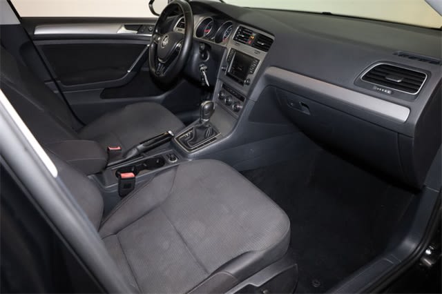 Thumbnail: 2016 Volkswagen Golf - 11