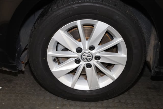 Thumbnail: 2016 Volkswagen Golf - 7