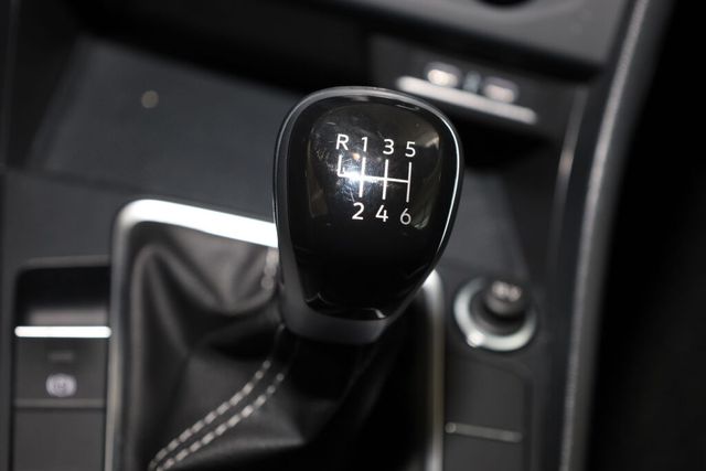 Thumbnail: 2023 Volkswagen Jetta - 16