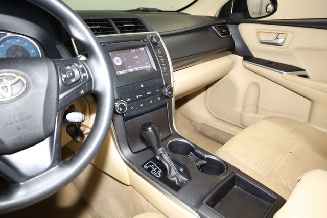 Thumbnail: 2017 Toyota Camry - 14