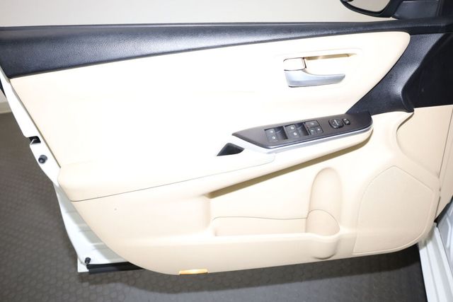 Thumbnail: 2017 Toyota Camry - 24