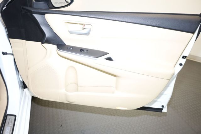 Thumbnail: 2017 Toyota Camry - 30