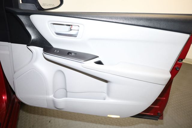 Thumbnail: 2017 Toyota Camry - 34