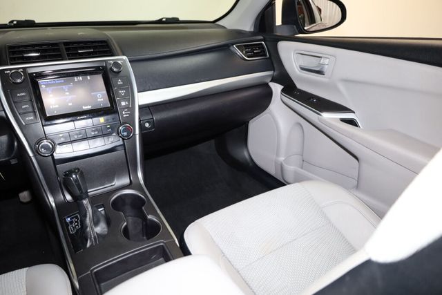 Thumbnail: 2017 Toyota Camry - 29