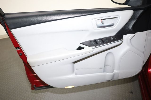 Thumbnail: 2017 Toyota Camry - 27