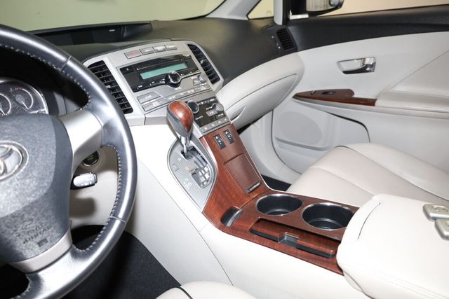Thumbnail: 2009 Toyota Venza - 16