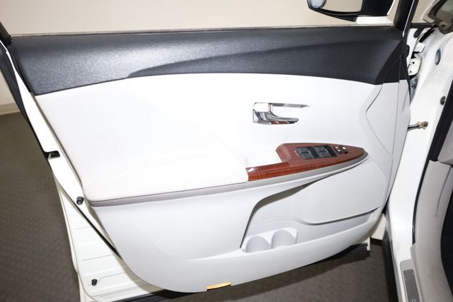 Thumbnail: 2009 Toyota Venza - 27