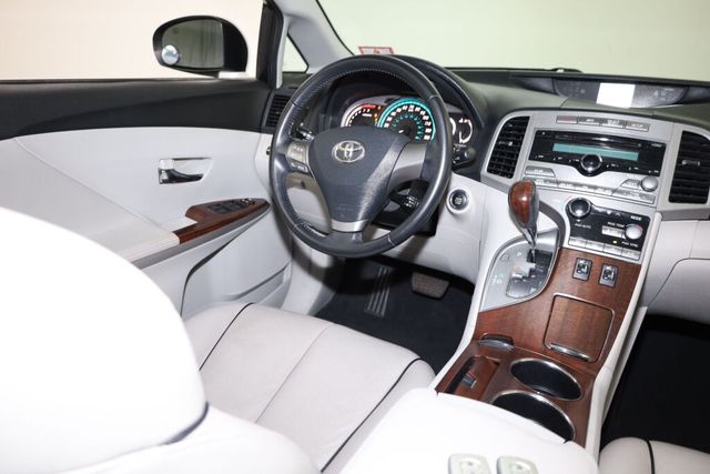 Thumbnail: 2009 Toyota Venza - 9