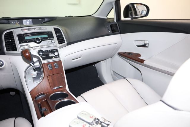 Thumbnail: 2009 Toyota Venza - 14