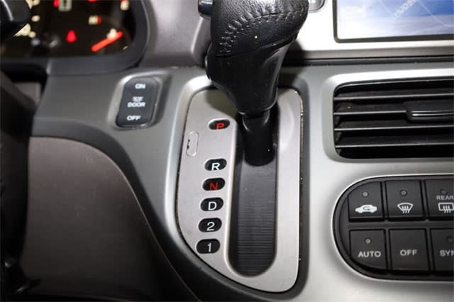 Thumbnail: 2010 Honda Odyssey - 14