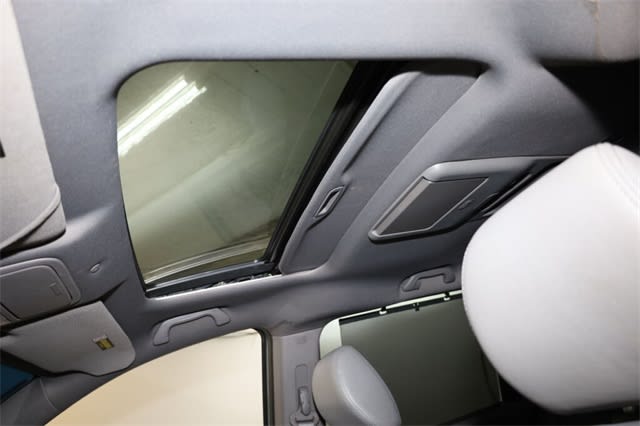 Thumbnail: 2010 Honda Odyssey - 31