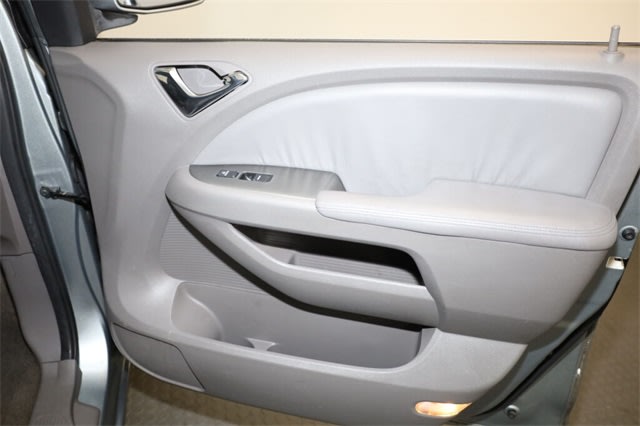 Thumbnail: 2010 Honda Odyssey - 27