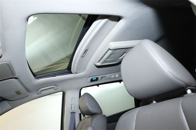 Thumbnail: 2011 Honda Odyssey - 33