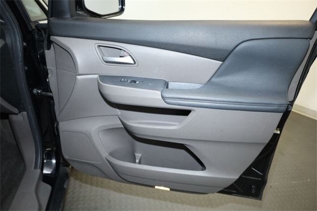 Thumbnail: 2011 Honda Odyssey - 30