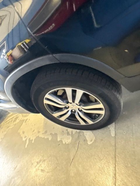 Thumbnail: 2017 Honda Pilot - 21