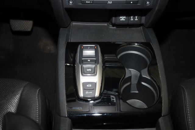 Thumbnail: 2016 Honda Pilot - 16