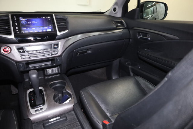 Thumbnail: 2017 Honda Pilot - 31