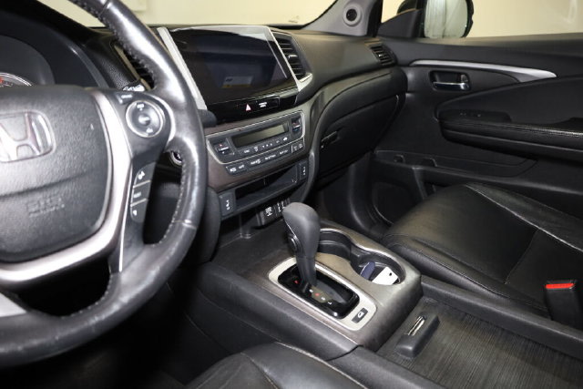 Thumbnail: 2017 Honda Pilot - 9