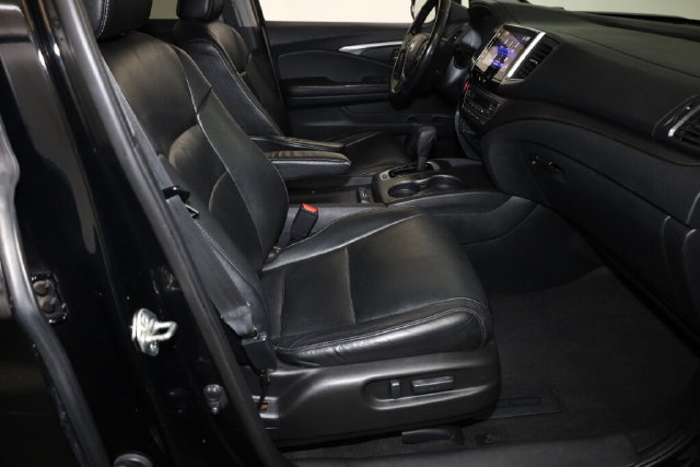 Thumbnail: 2017 Honda Pilot - 39