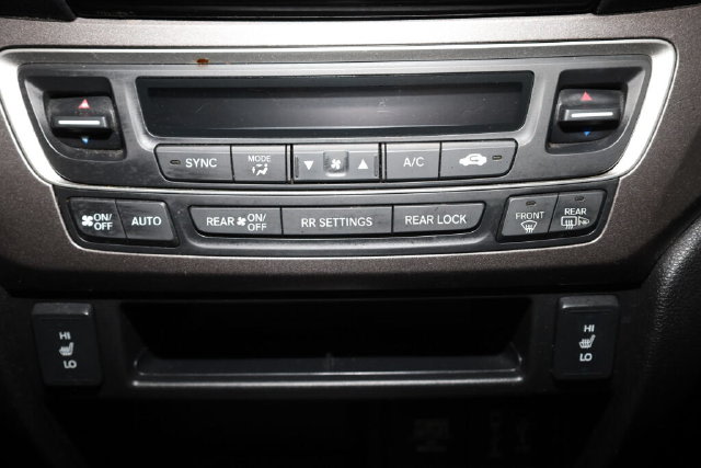 Thumbnail: 2017 Honda Pilot - 34