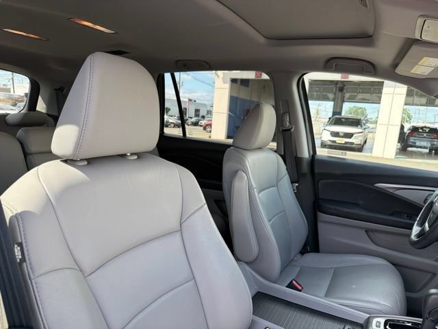 Thumbnail: 2018 Honda Pilot - 15