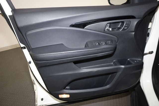 Thumbnail: 2019 Honda Pilot - 28