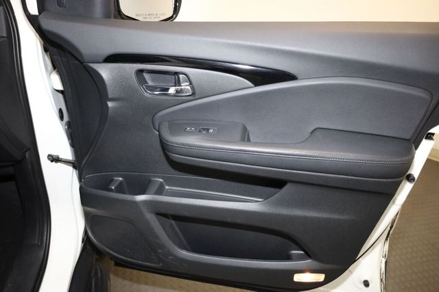 Thumbnail: 2019 Honda Pilot - 40