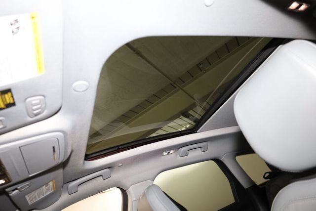 Thumbnail: 2020 Lincoln Corsair - 31