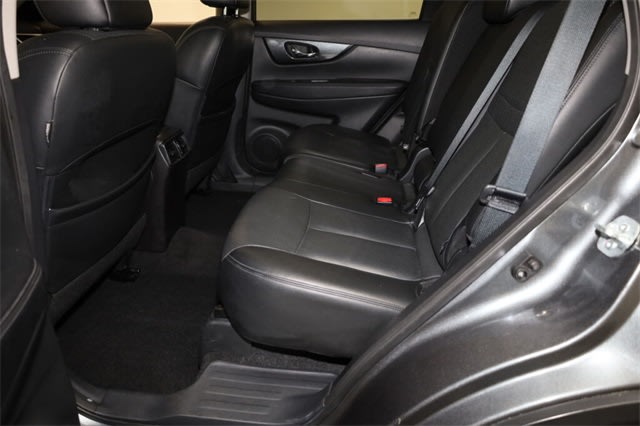 2016 Nissan Rogue SL 12